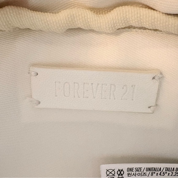 NWOT Forever21 White Quilted Chain Crossbody - Picture 5 of 12